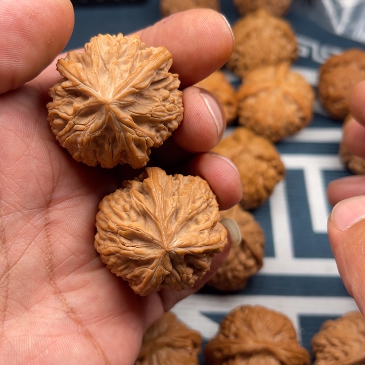 文玩核桃吊坠挣三棱