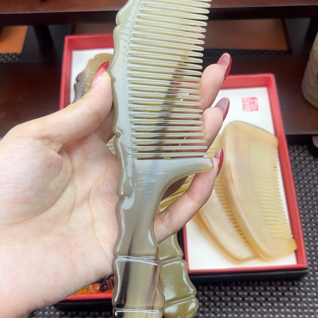 纯手工制作纯牛角梳子
