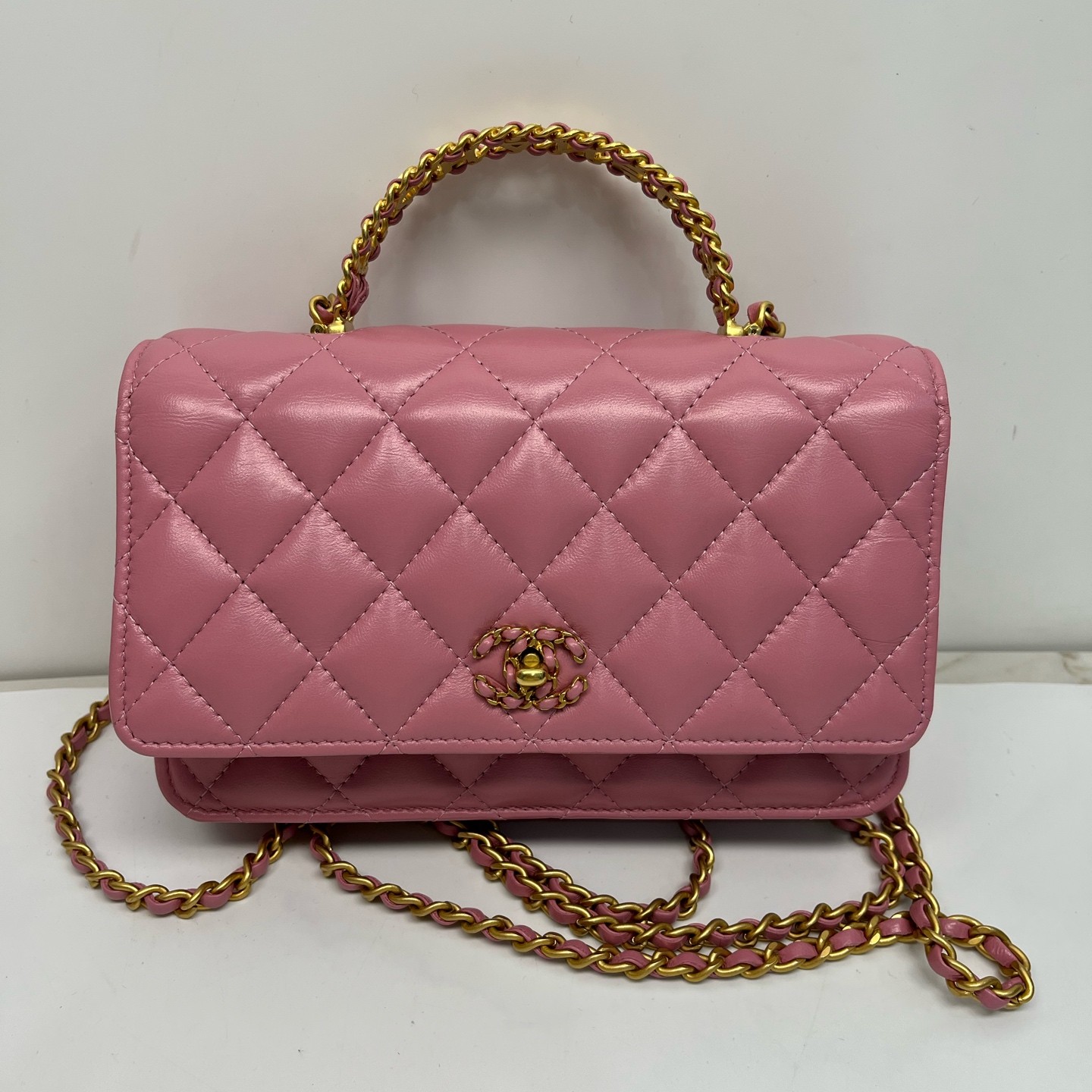 99新 Chanel/香奈儿 99新手柄口盖包粉色镂空水钻手柄24c