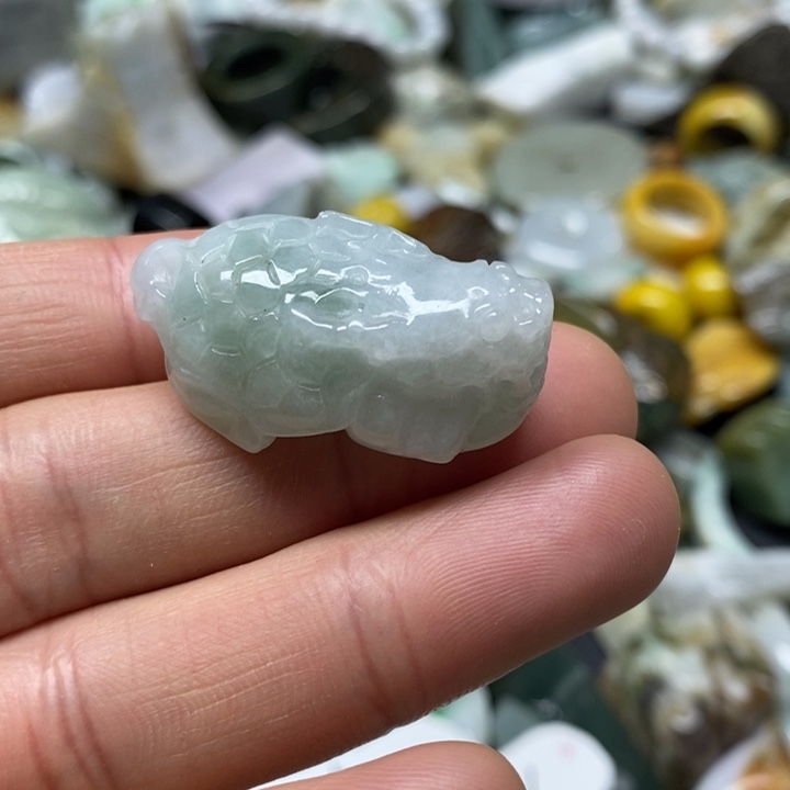 淡****翡翠未镶嵌颈饰天然翡翠