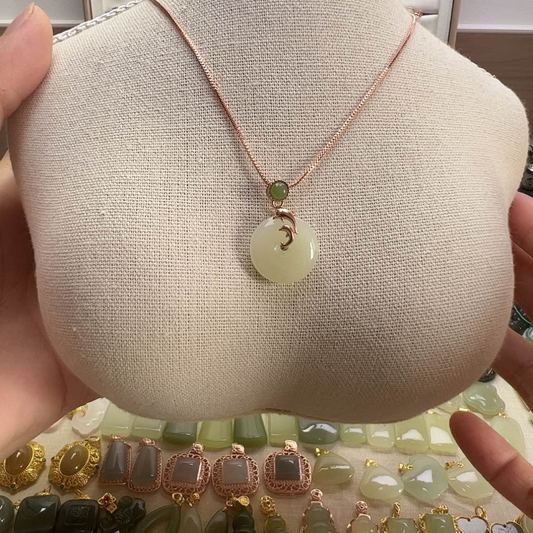 和田玉银S925镶嵌吊坠(赠链)