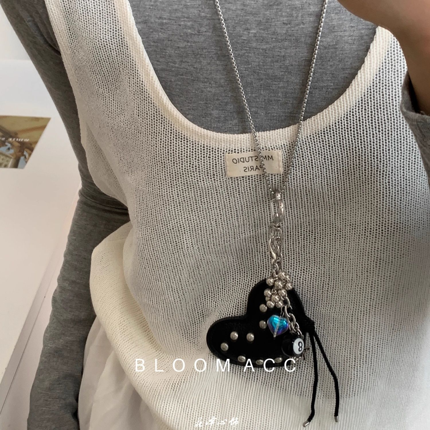 合金皮质吊坠 黑色爱心铃铛花卉吊坠设计感甜酷蹦迪