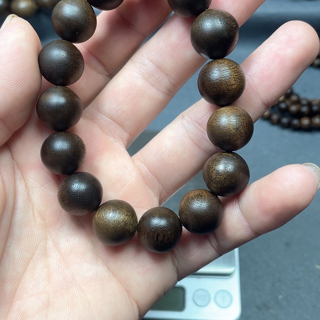 沉香手串白棋雷击玉化料