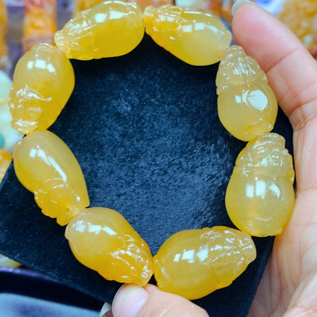 未镶嵌石英质玉（黄龙玉）颈饰