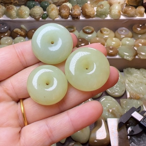 【闪购商品】和田玉挂件多拍发一未镶嵌透闪石玉