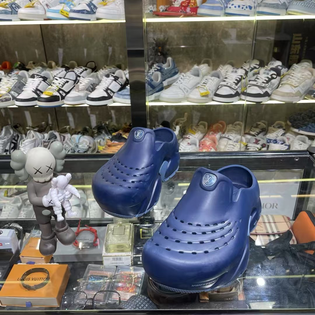 99新 LouisVuitton/路易威登 lv shark鲨鱼深蓝拖鞋/41码/原盒