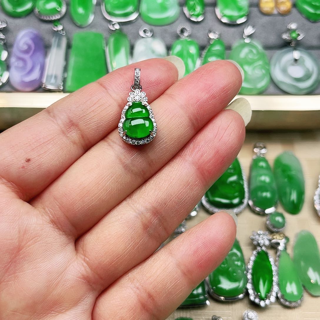 翡翠颈饰未镶嵌裸石