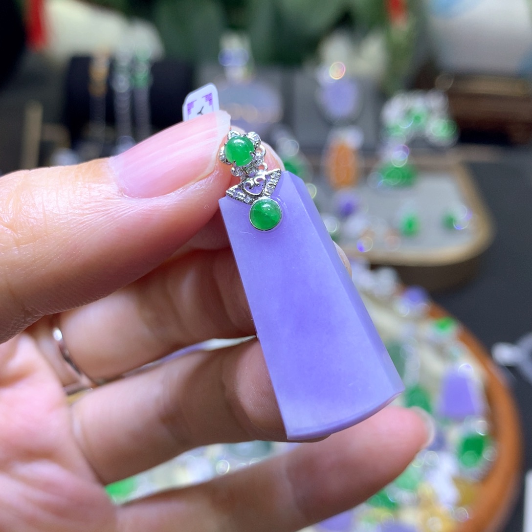 翡翠18K金镶嵌颈饰翡翠吊坠项链