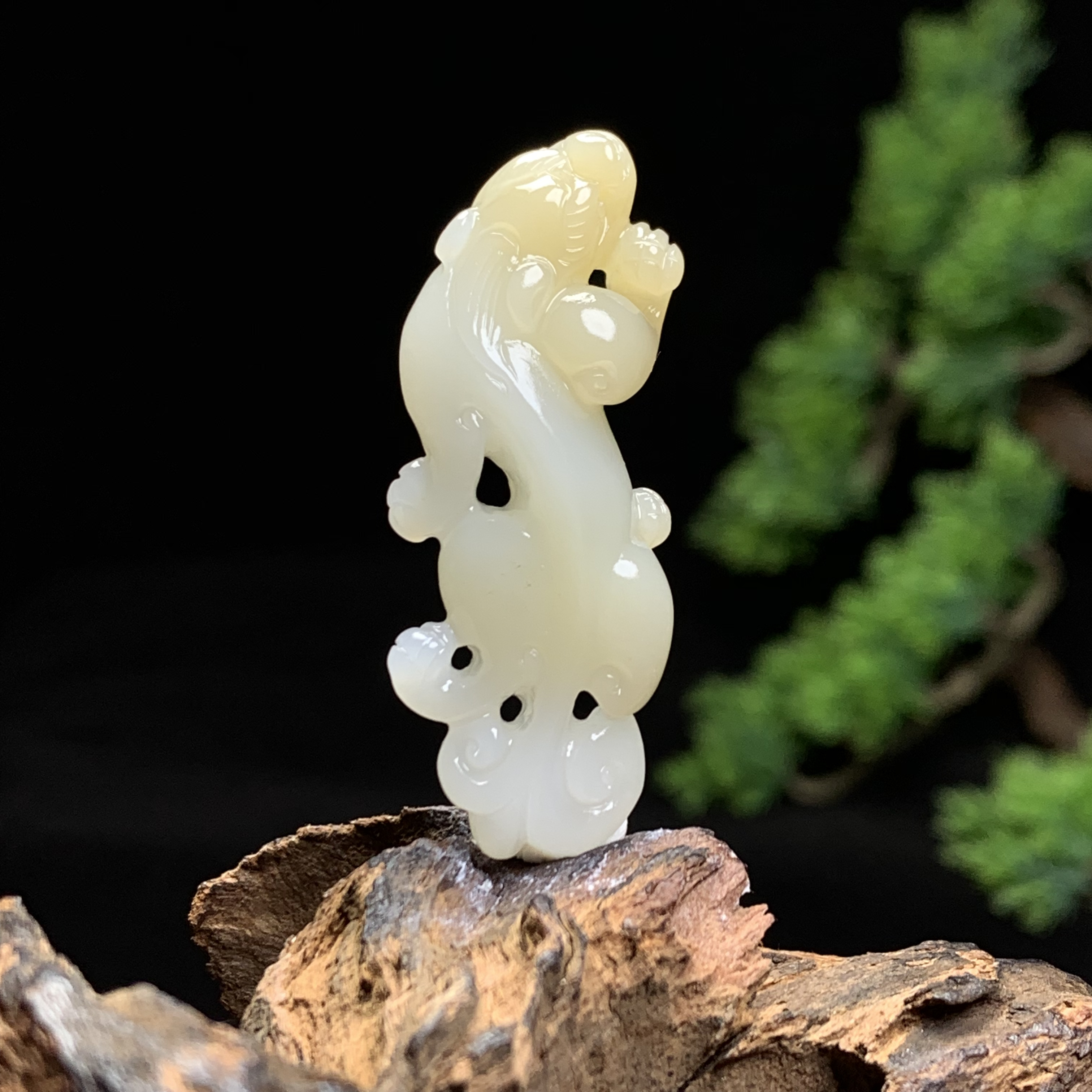 天然和田玉糖玉赤龙吊坠45*17*10重10长辈生日情人节礼物螭龙手工