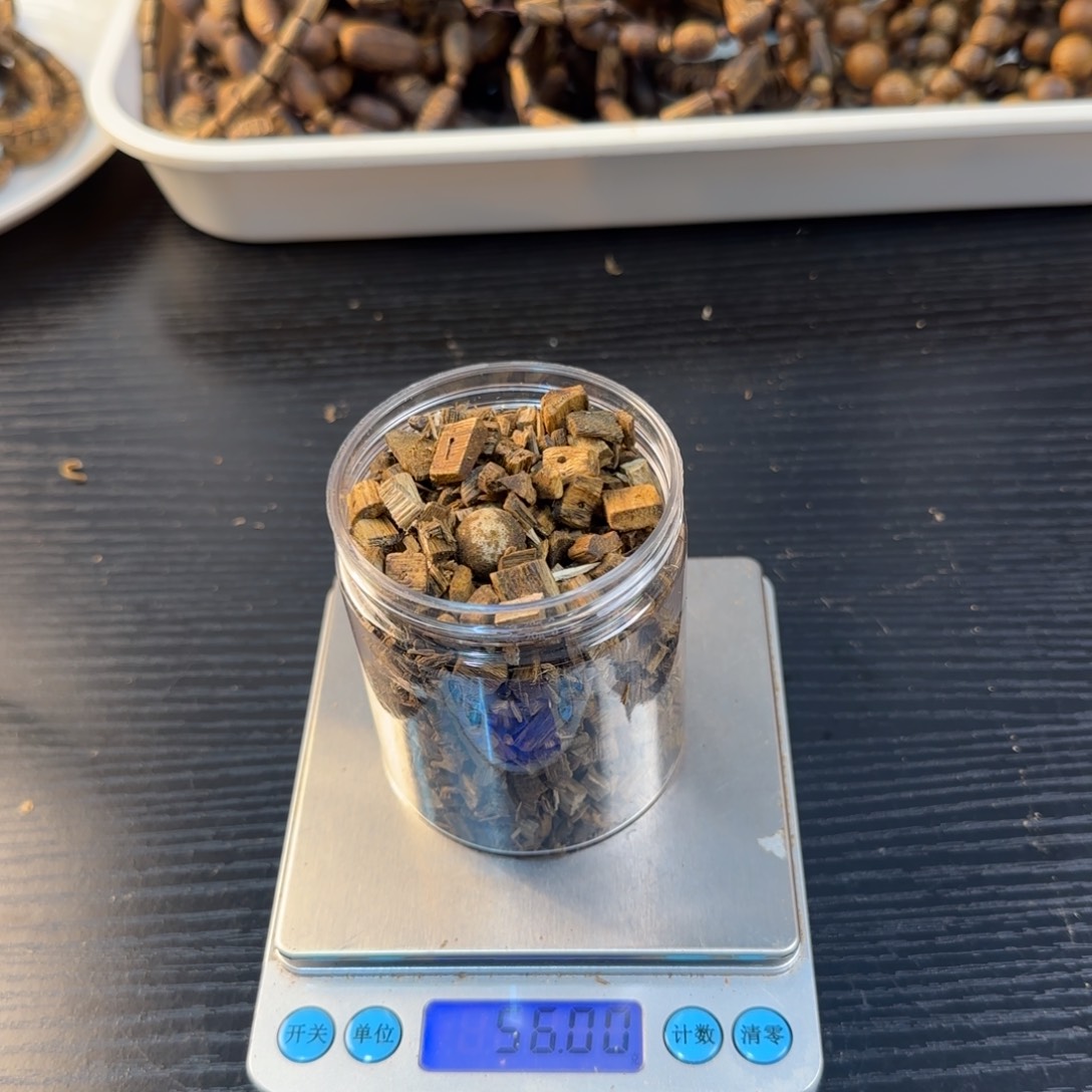 线香奇楠虫漏56克碎料