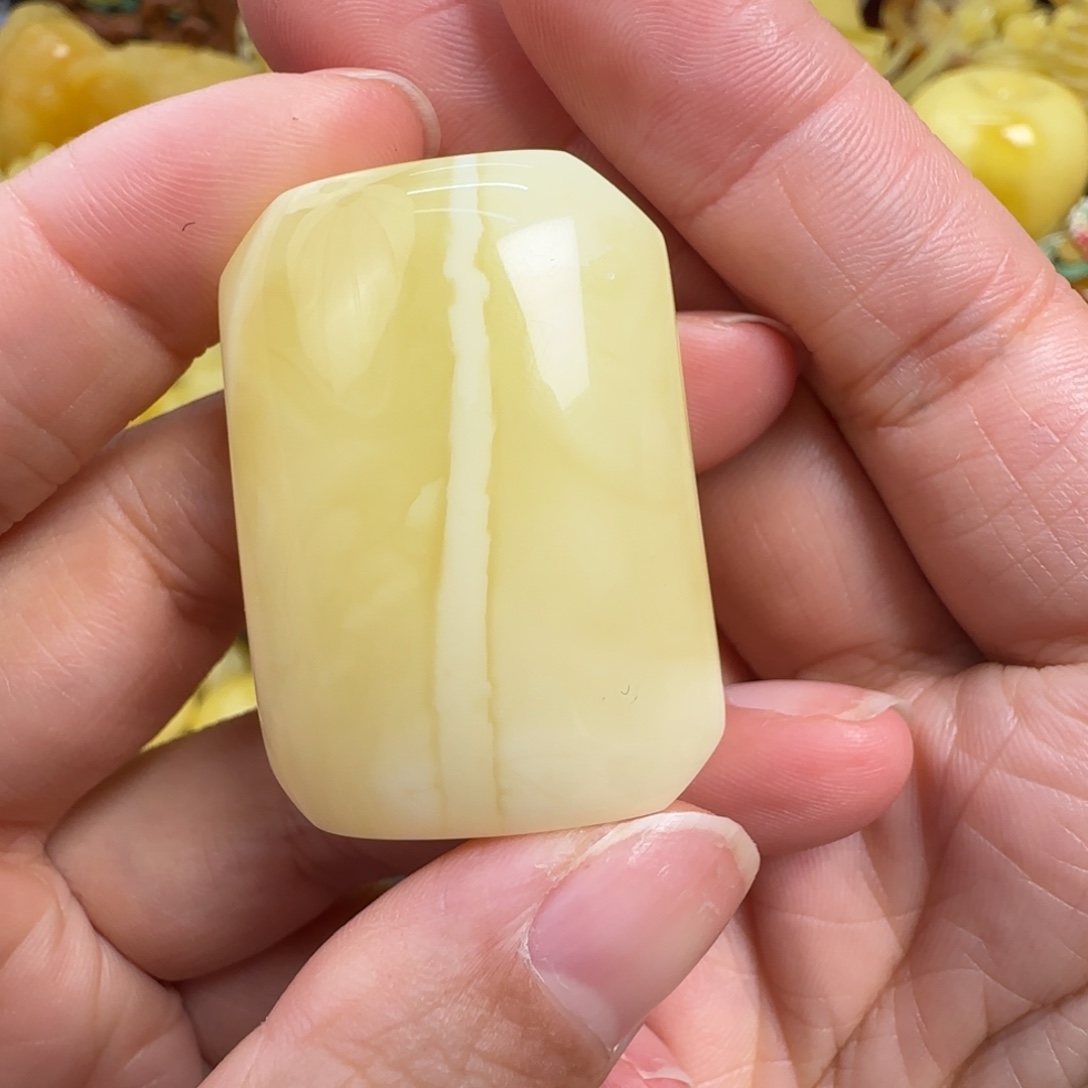 蜜蜡未镶嵌珠宝奇石