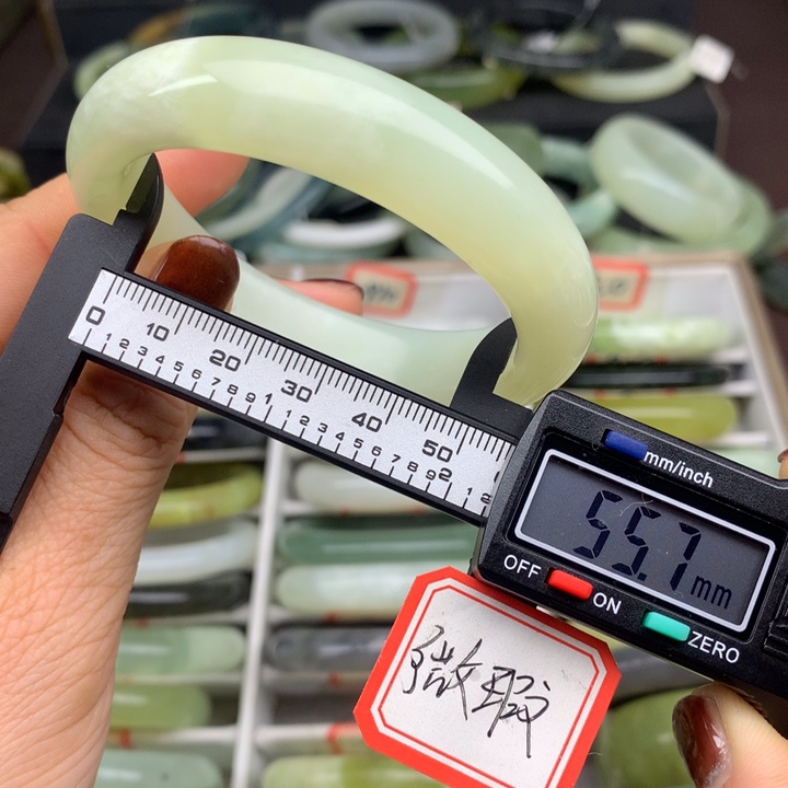 蛇纹石玉未镶嵌手镯903