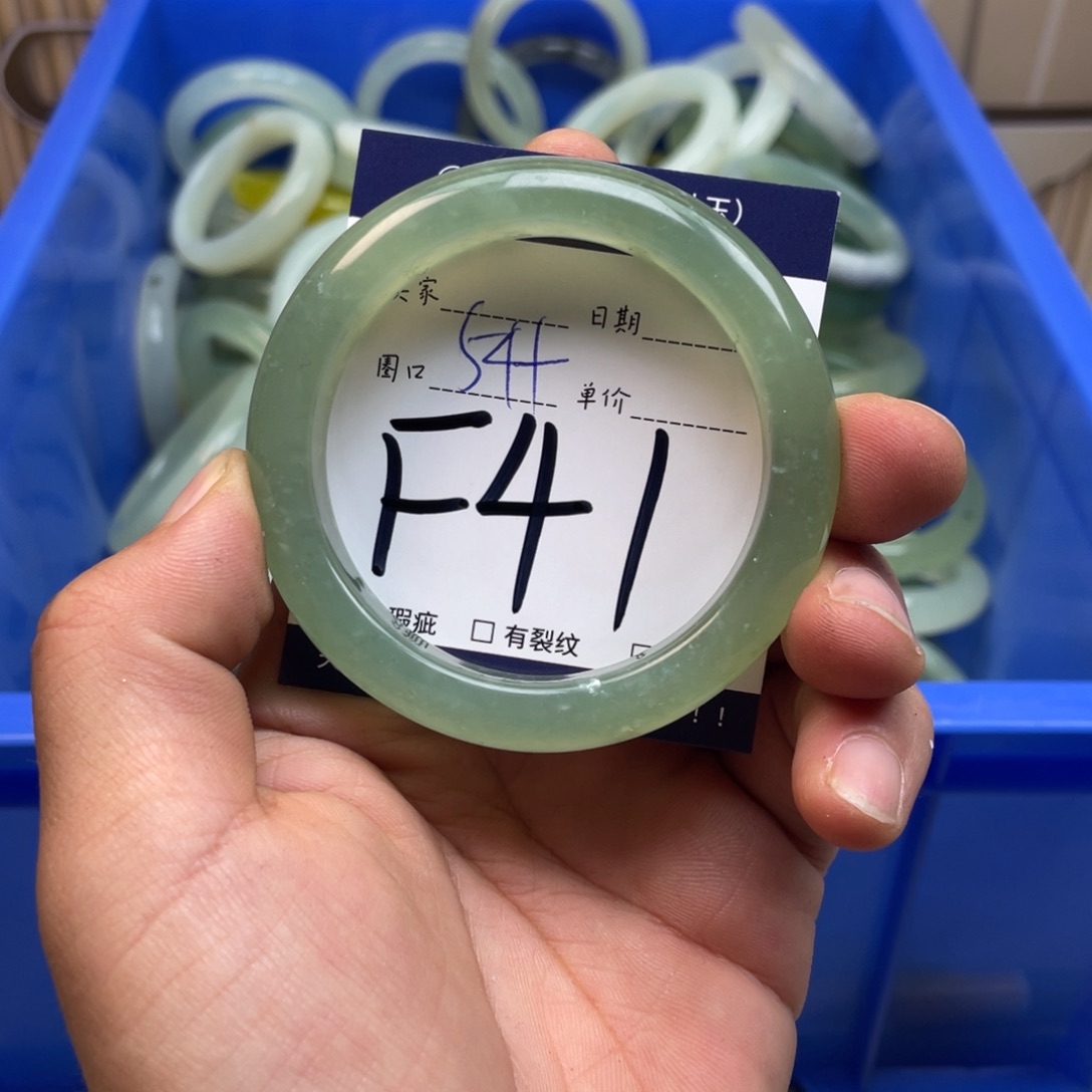 岫玉手镯手镯未镶嵌