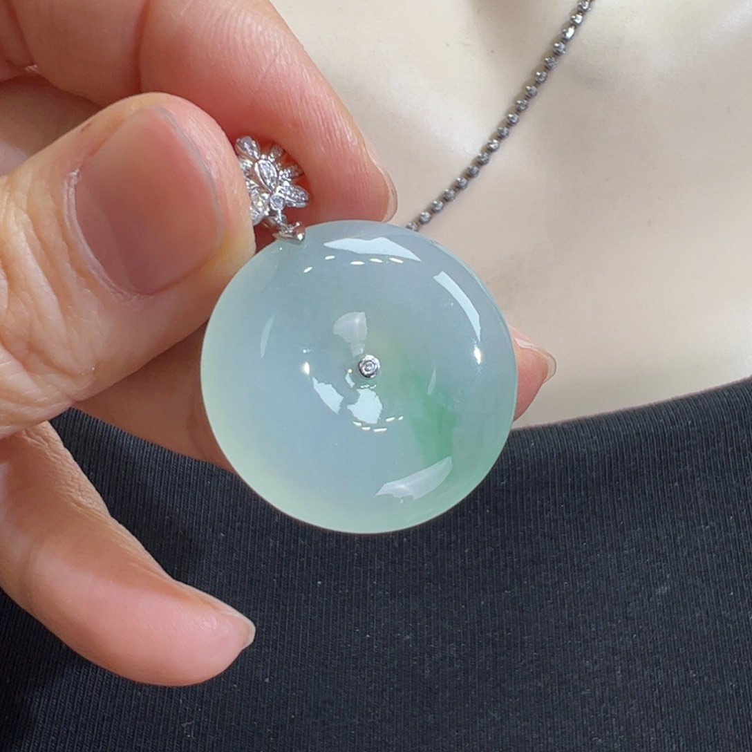 翡翠吊坠(不含链)18K金镶嵌小**~