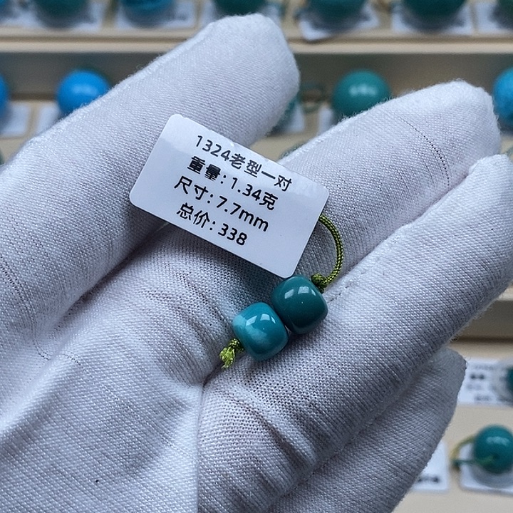 绿松石未镶嵌颈饰