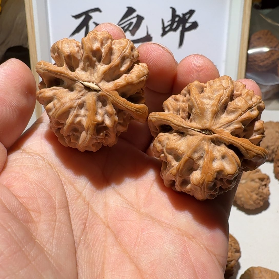 文玩核桃吊坠?**?玉柱