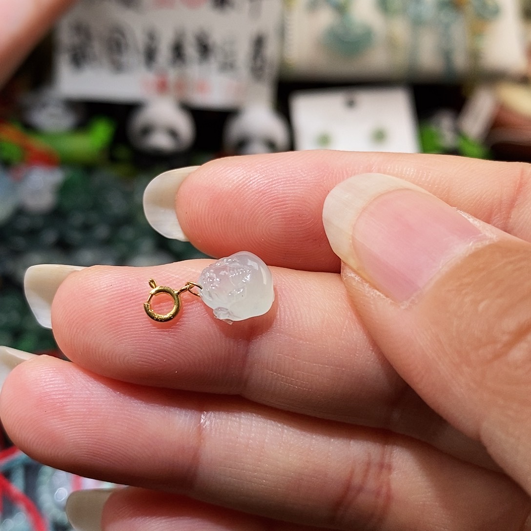 翡翠18K金镶嵌颈饰滴溜小金蟾