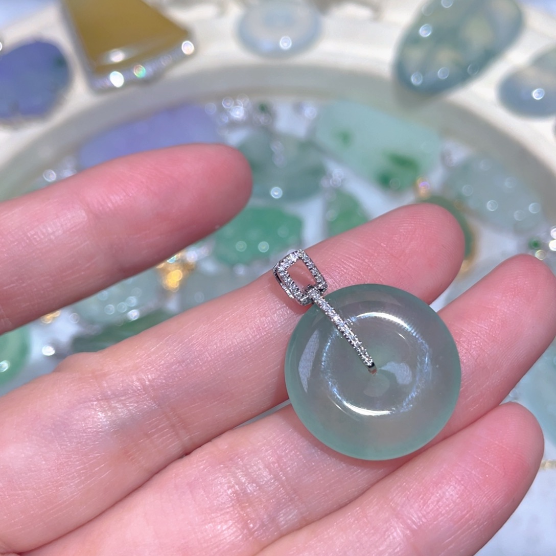 翡翠颈饰18K金镶嵌翡翠