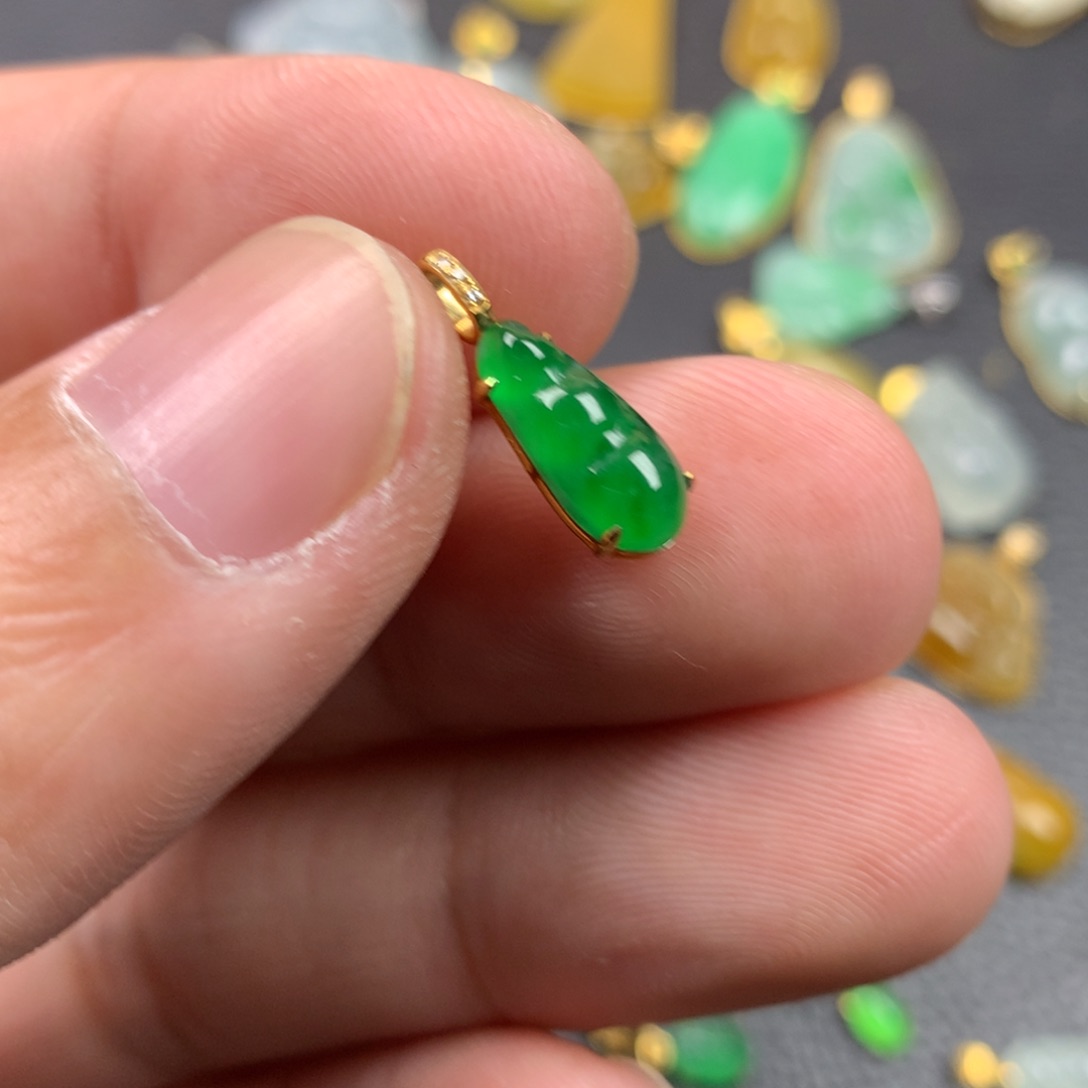 【闪购商品】颈饰18K金镶嵌翡翠其**榕翡翠