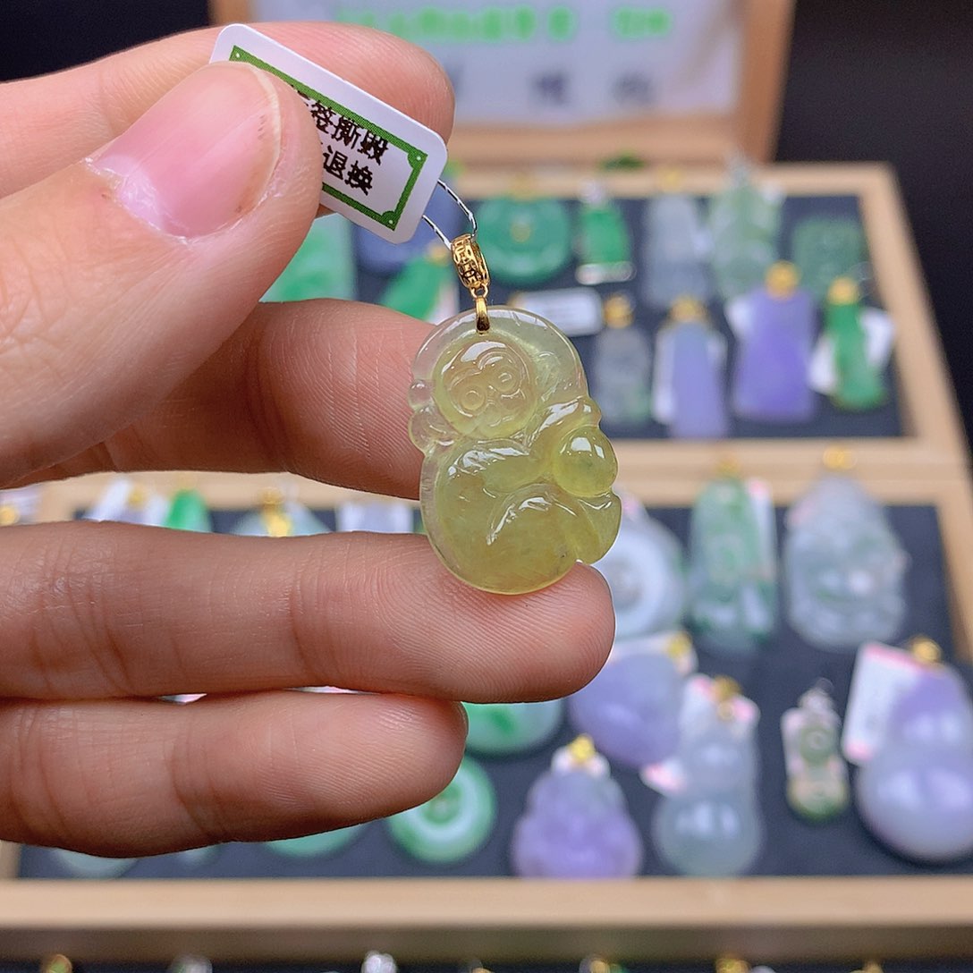 翡翠颈饰18K金镶嵌翡翠