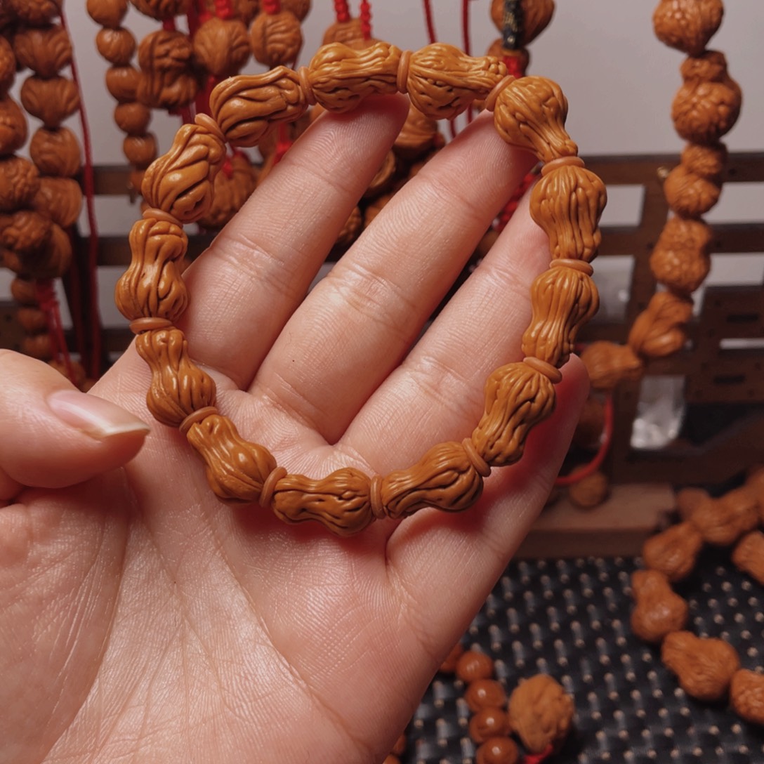 木质类龙纹桃枭手串