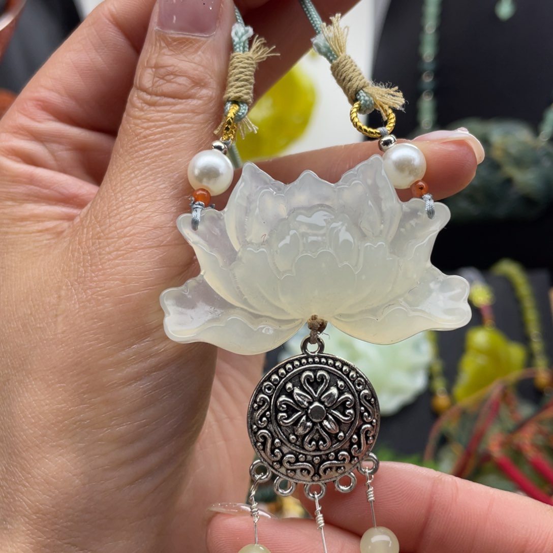 蛇纹石玉未镶嵌颈饰