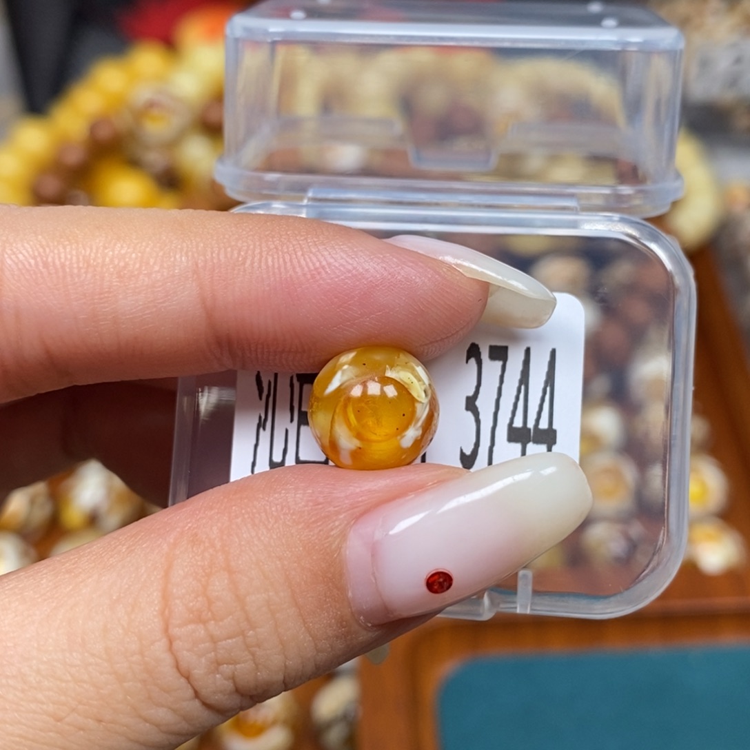 蜜蜡未镶嵌珠宝奇石3744