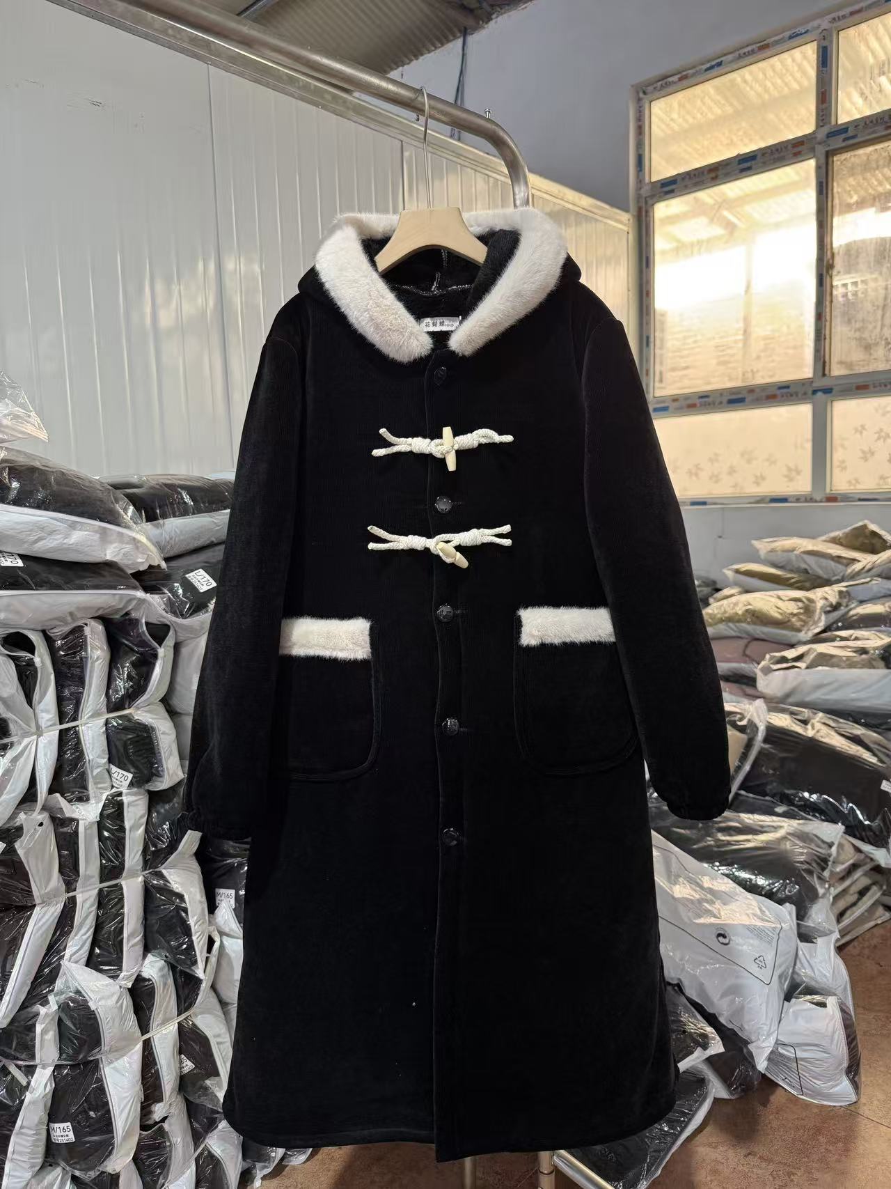 新款冬季三层加厚加绒牛角扣长袍连帽保暖冬天外穿长款家居服