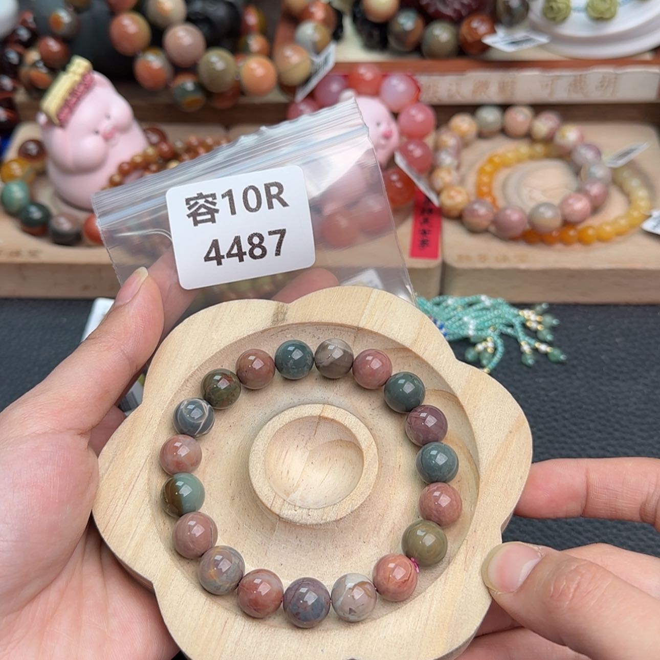 【闪购商品】石英质玉手链未镶嵌章****?