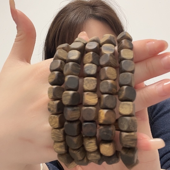 沉香木手串0.8方珠手串