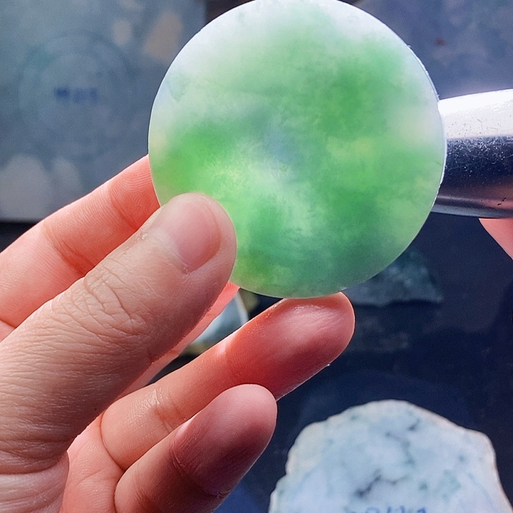 翡翠未镶嵌颈饰毛料13