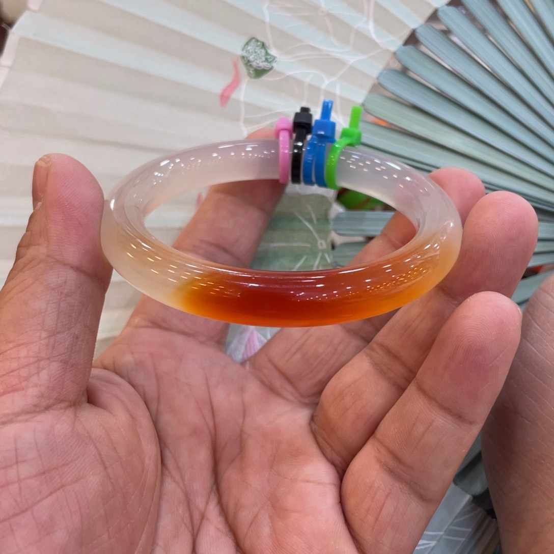 玛瑙/玉髓手镯未镶嵌秦