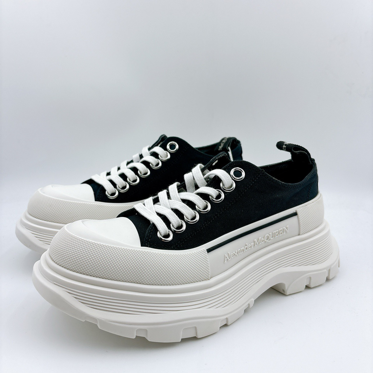 95新 Alexander McQueen/亚历山大·麦昆 35码/黑白帆布鞋/BM00705