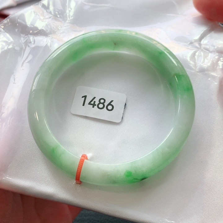 翡翠手镯未镶嵌天然翡翠手镯01