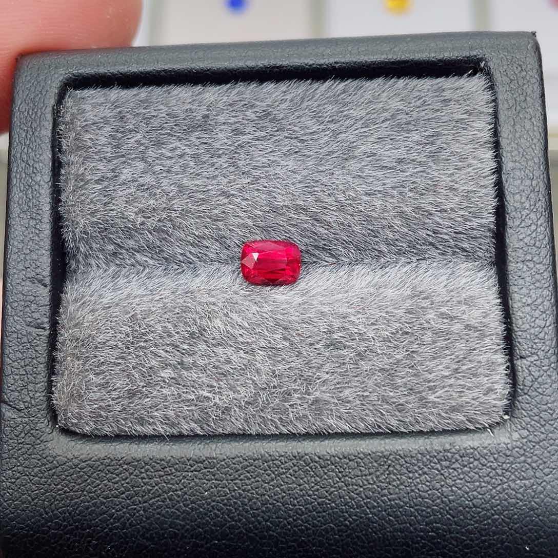 红宝石裸石未镶嵌1.1克拉无烧鸽血红AIGS证书