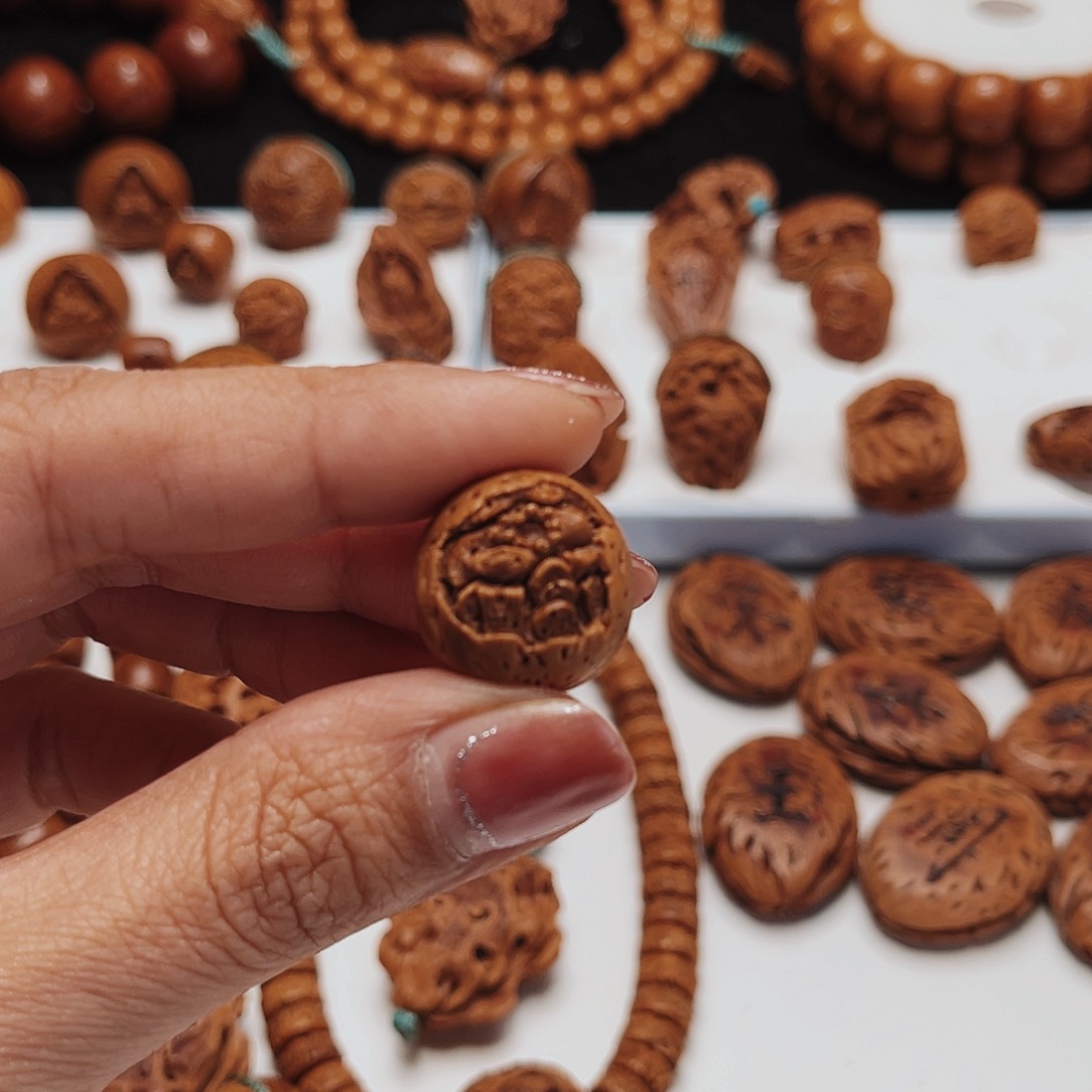 手****2桃核手工制作工艺