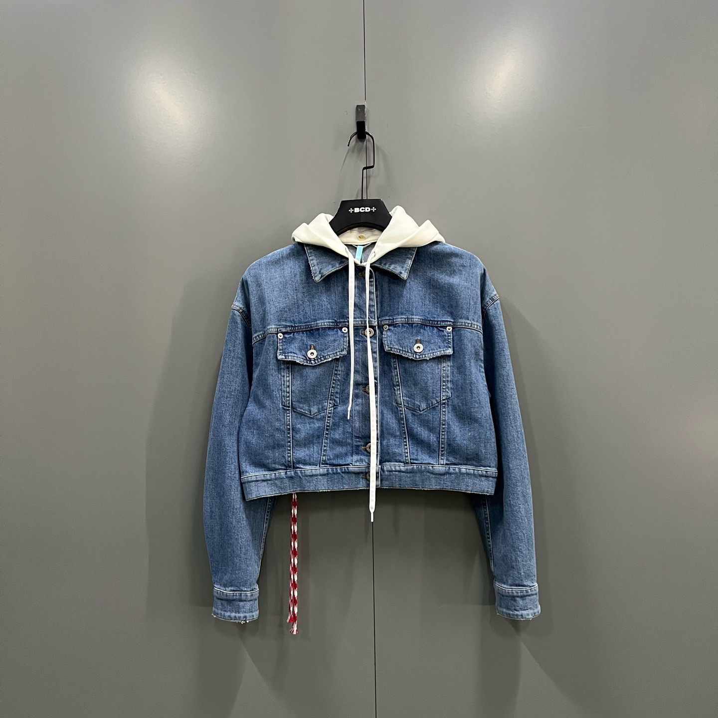 99新 MIU MIU/缪缪 zz 拼接连帽牛仔夹克 38码/207607/无领标