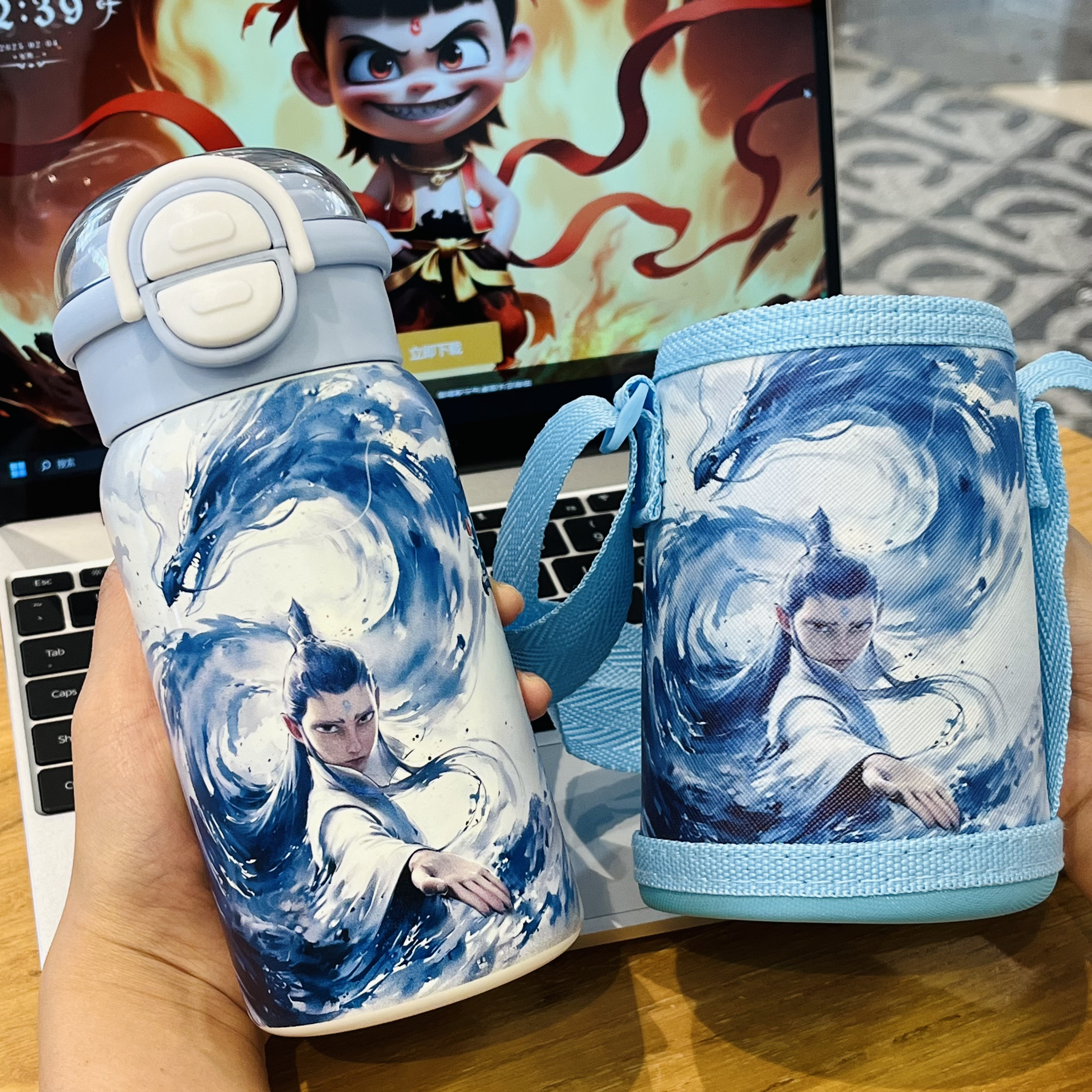 哪吒水杯哪吒保温杯儿童吸管不锈钢大容量学生水杯带杯套便携式