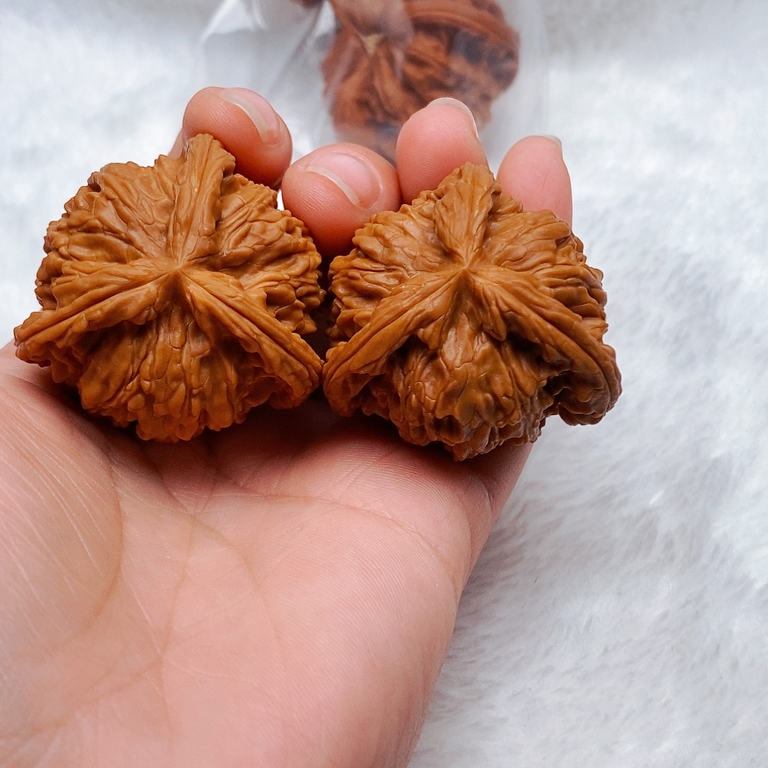 螃***蟹文玩核桃吊坠三棱