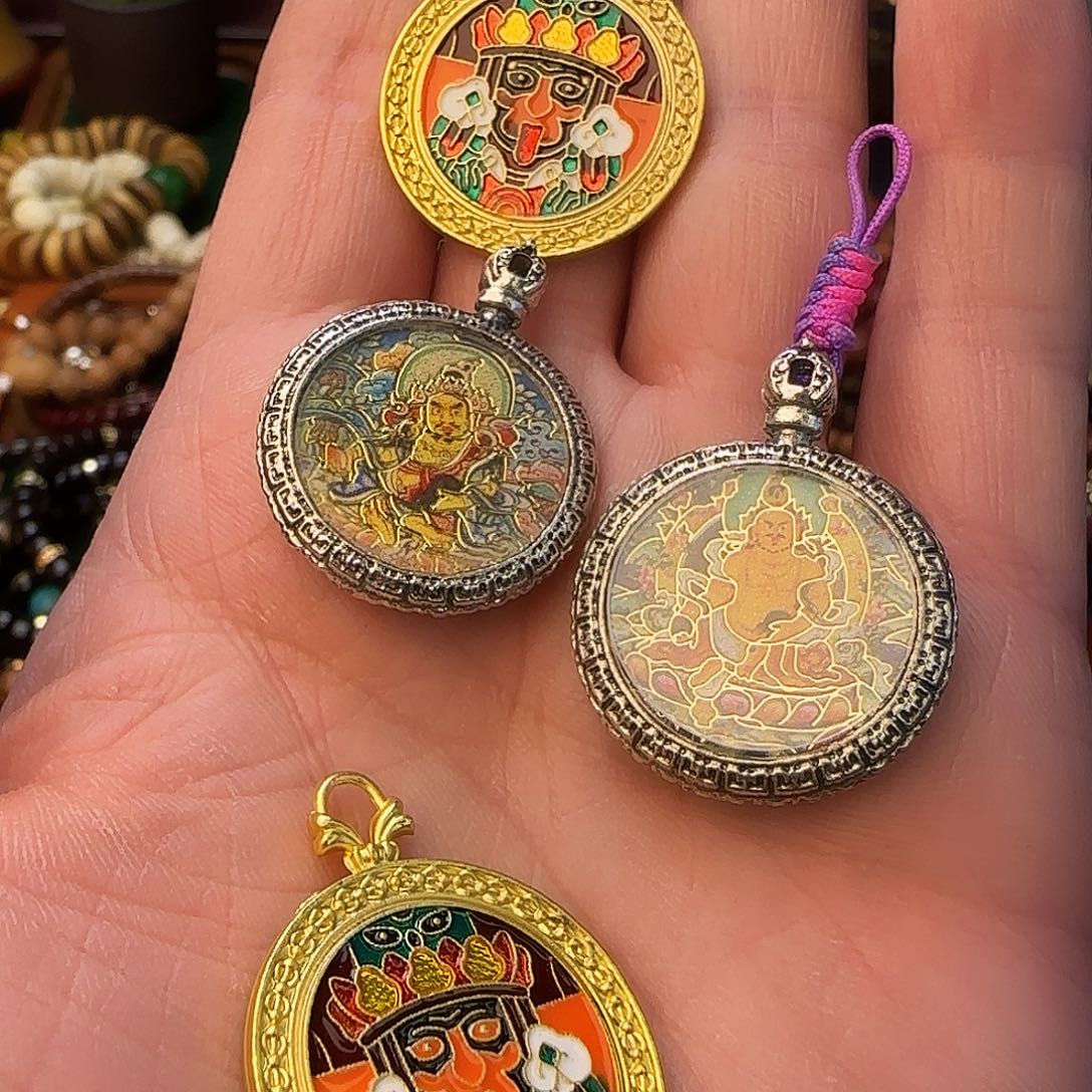 4快小吊坠黄cc扎奶奶