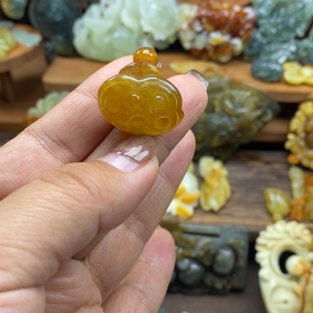 蛇纹石玉未镶嵌吊坠(赠链)微瑕