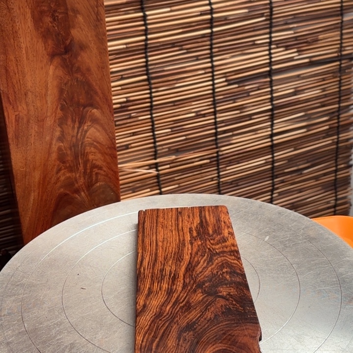 戏***雨大叶紫檀（黑酸枝木类）