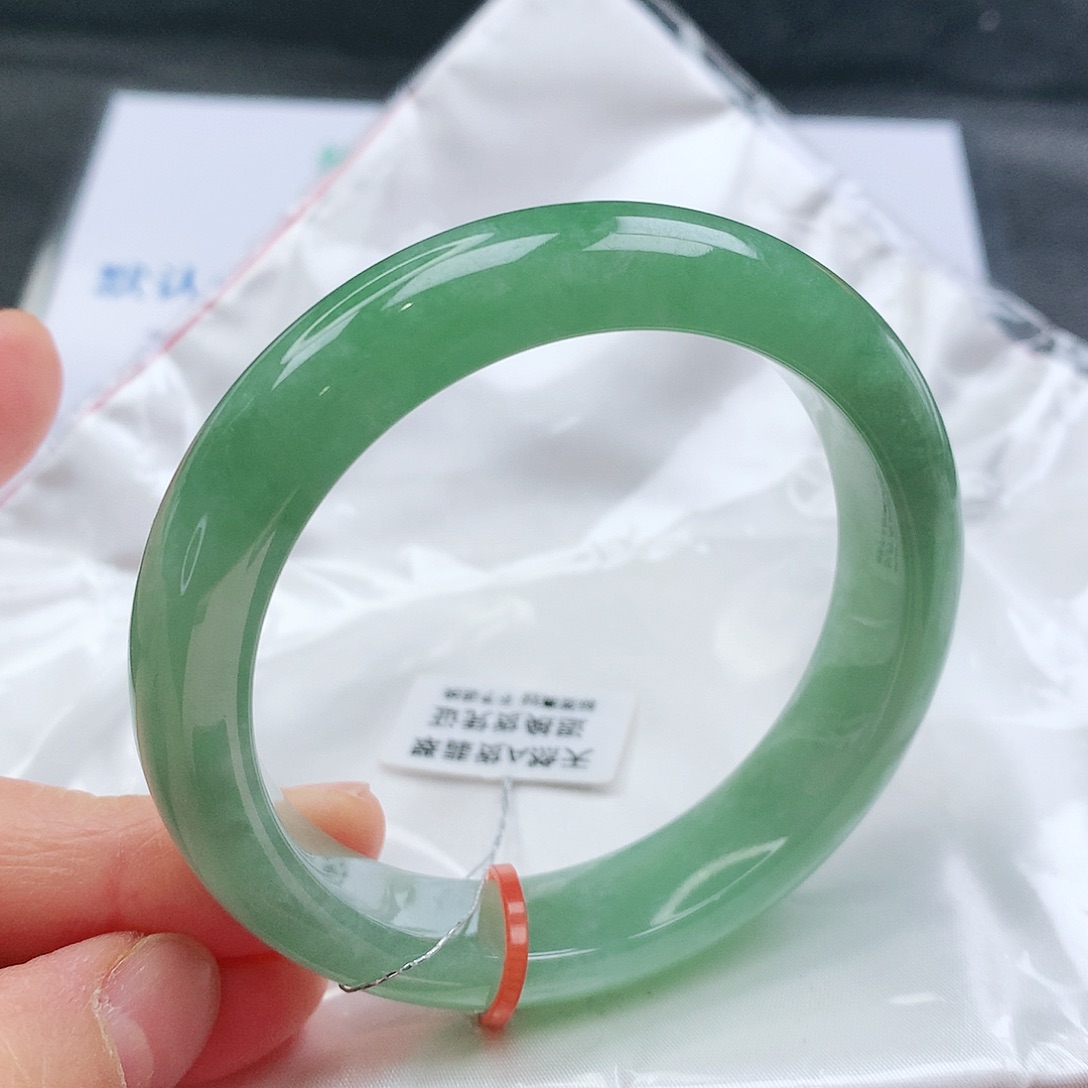 翡翠手镯未镶嵌天然翡翠手镯