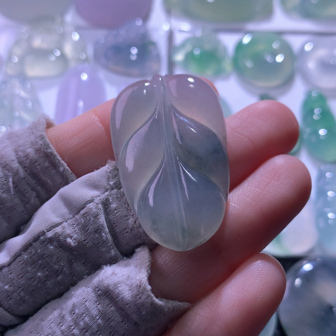 翡翠未镶嵌颈饰叶子