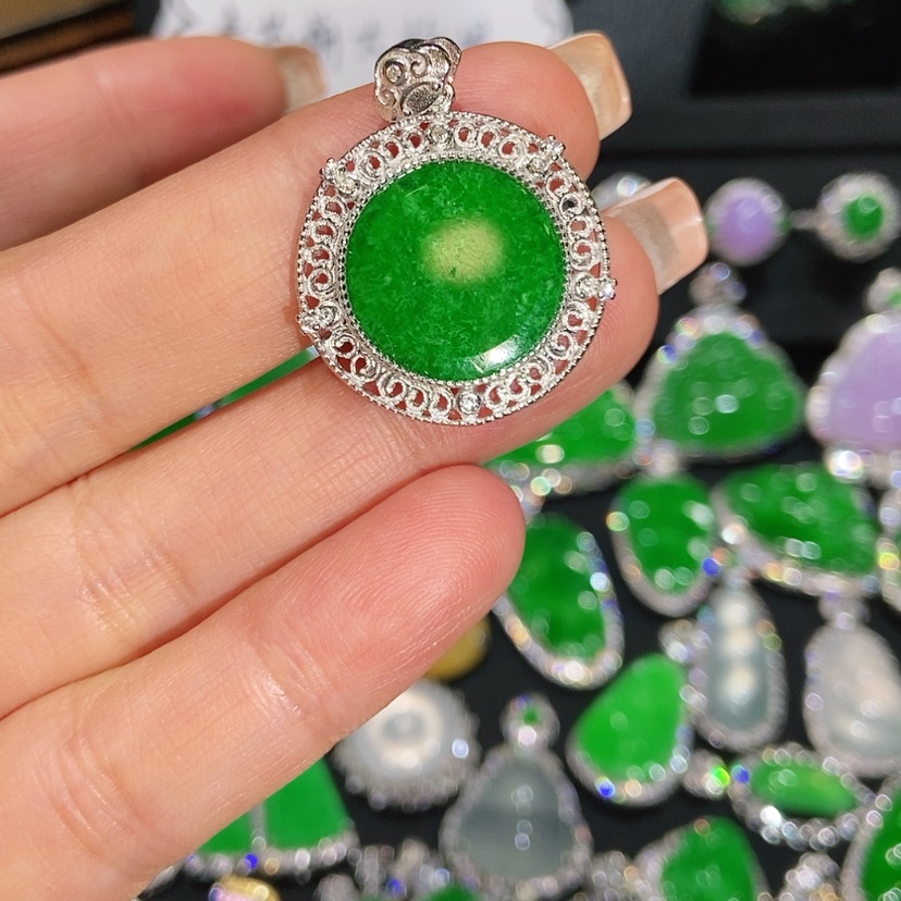 【闪购商品】翡翠颈饰未镶嵌天然翡翠