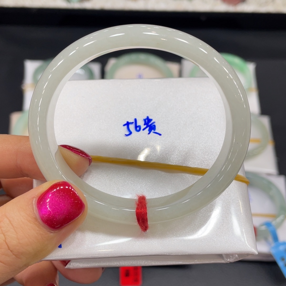 翡翠手镯未镶嵌缅甸天然翡翠手镯