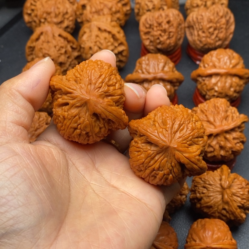 【闪购商品】文玩核桃把件43绣球