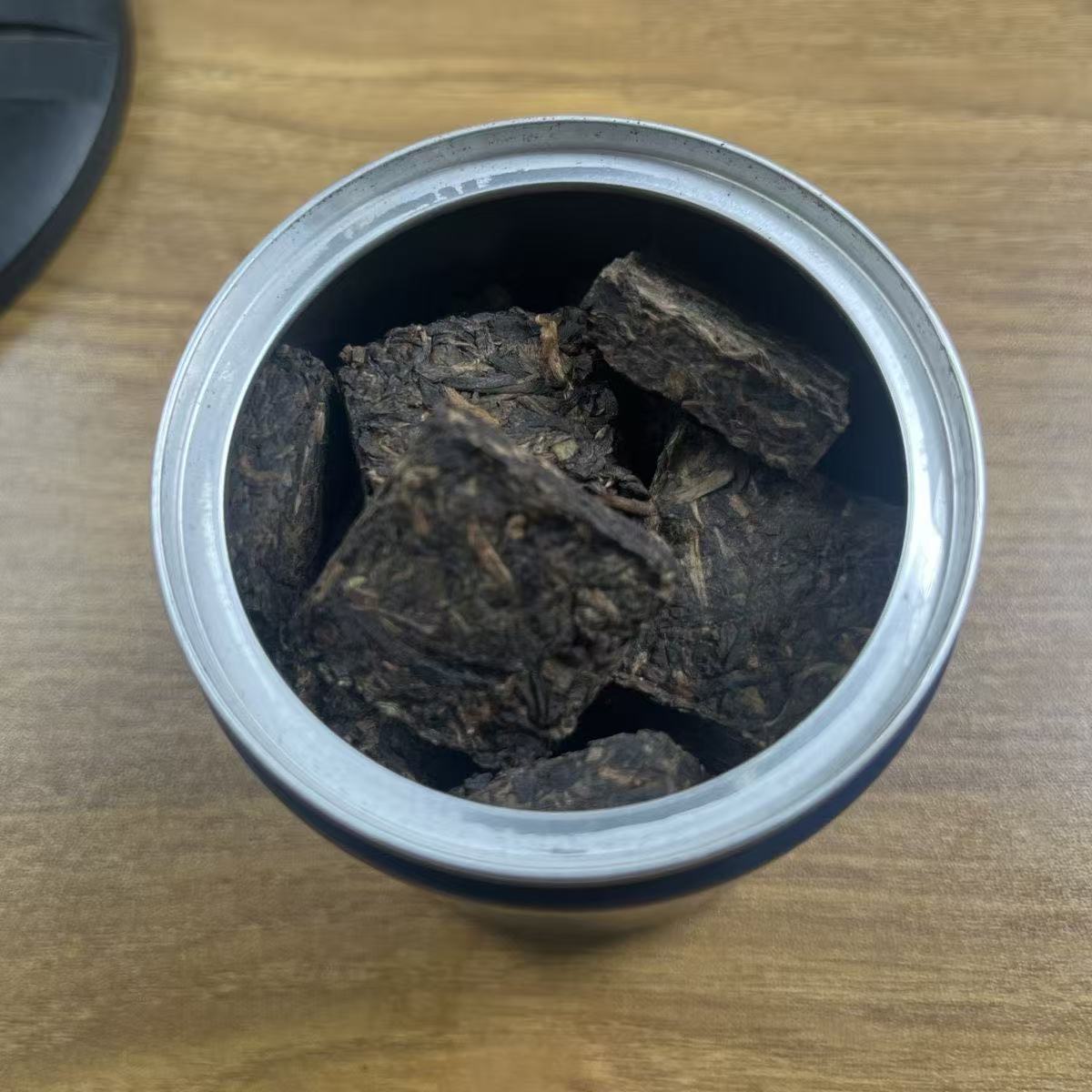 【以茶之铭】05年老班章小方片普洱生茶100克带罐子