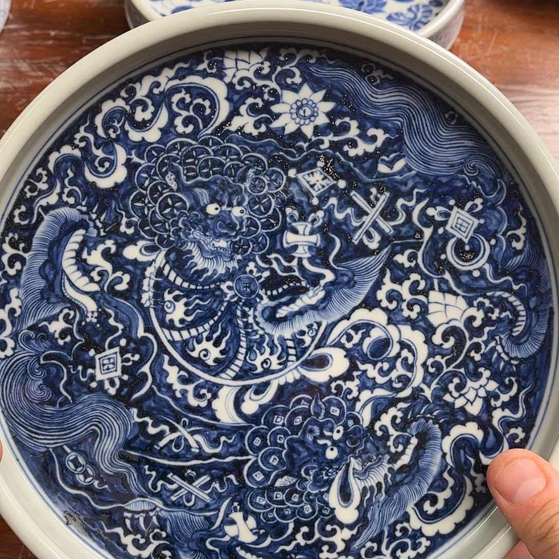 猪****。元青花重工狮子壶承