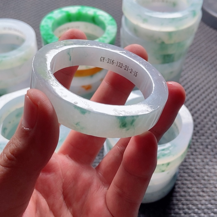 定制翡翠未镶嵌三****）